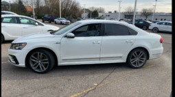 
										2017 Volkswagen Passat R-Line full									